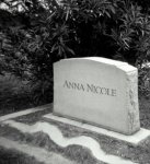 anna_nicole_grave.jpg