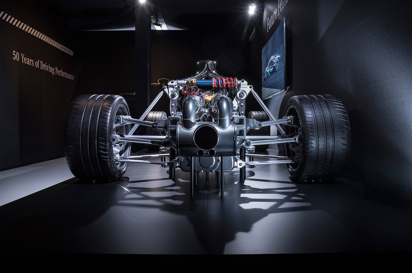 2019-Mercedes-AMG-Project-One-Powertrain-02.jpg