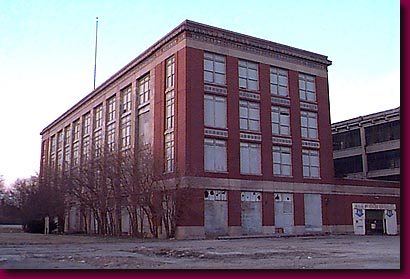 05fordhq.jpg