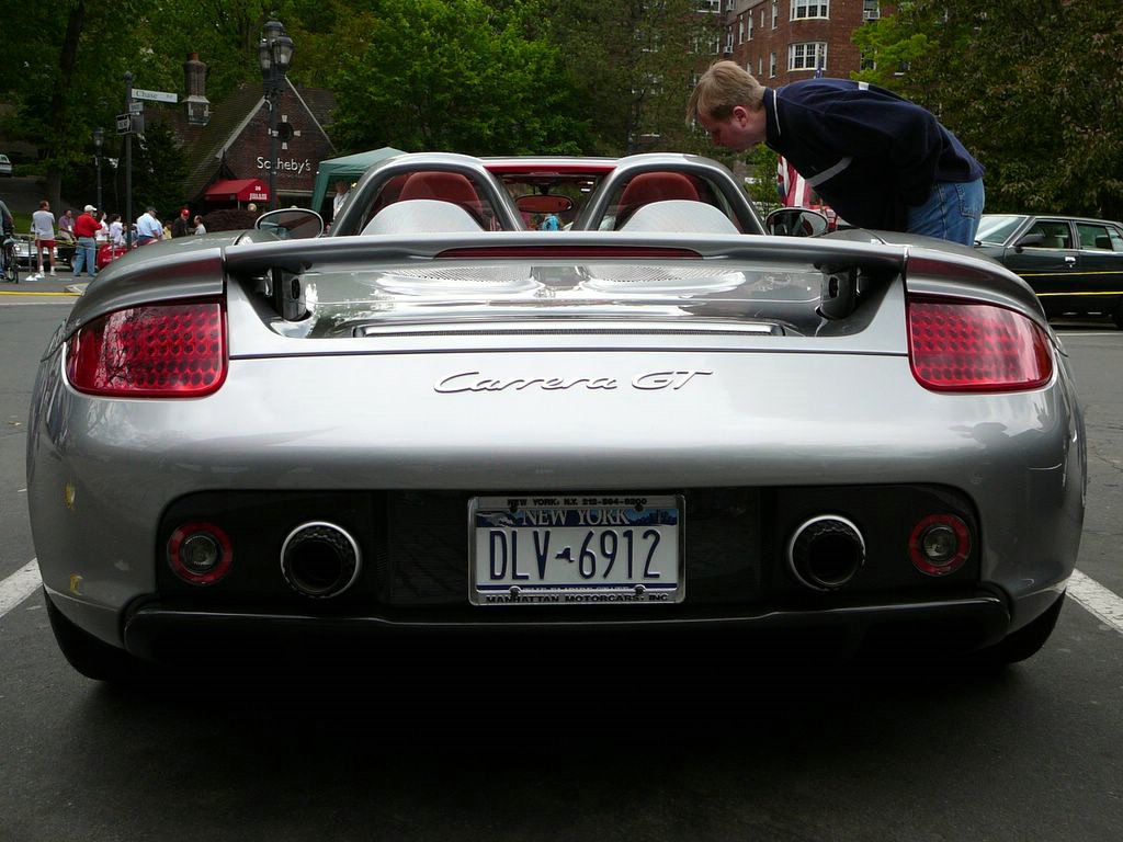 SC06_2005_Porsche_Carrera_GT_rear.jpg