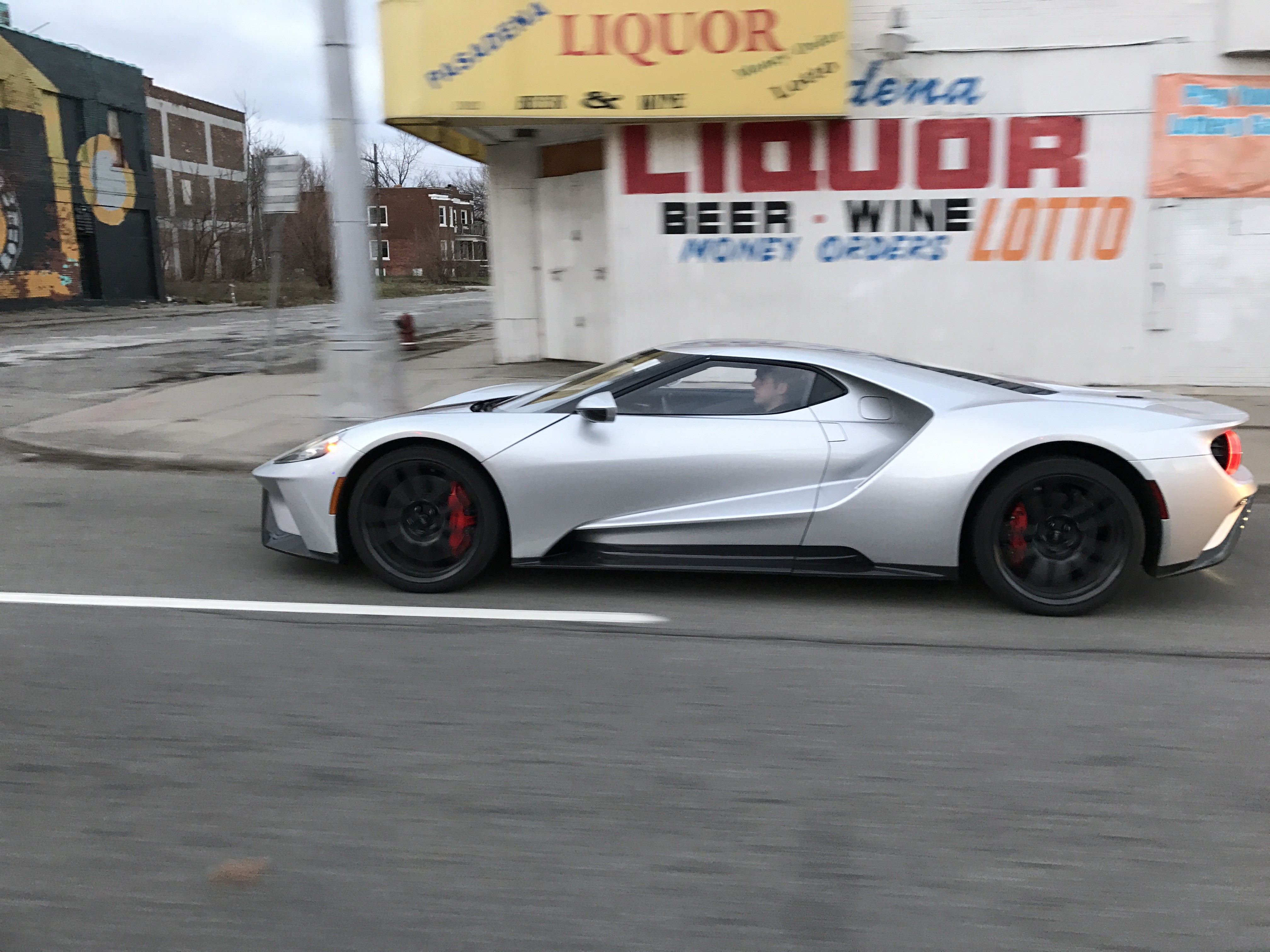 fully-naked-2017-ford-gt-roams-the-streets-of-detroit-sounds-like-a-hypercar_2.jpg