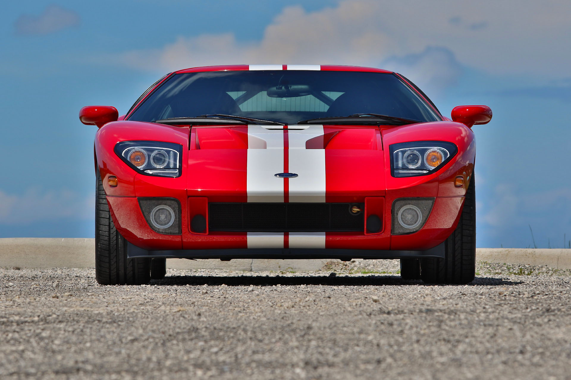 2005-Ford-GT-Red-White-Stripes-010.JPG